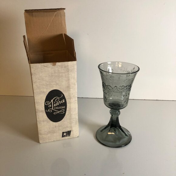 Tiara Exclusive Gray Glass Last Supper Cross Grape Vine Goblet Vintage T-292 #2 - Picture 1 of 7